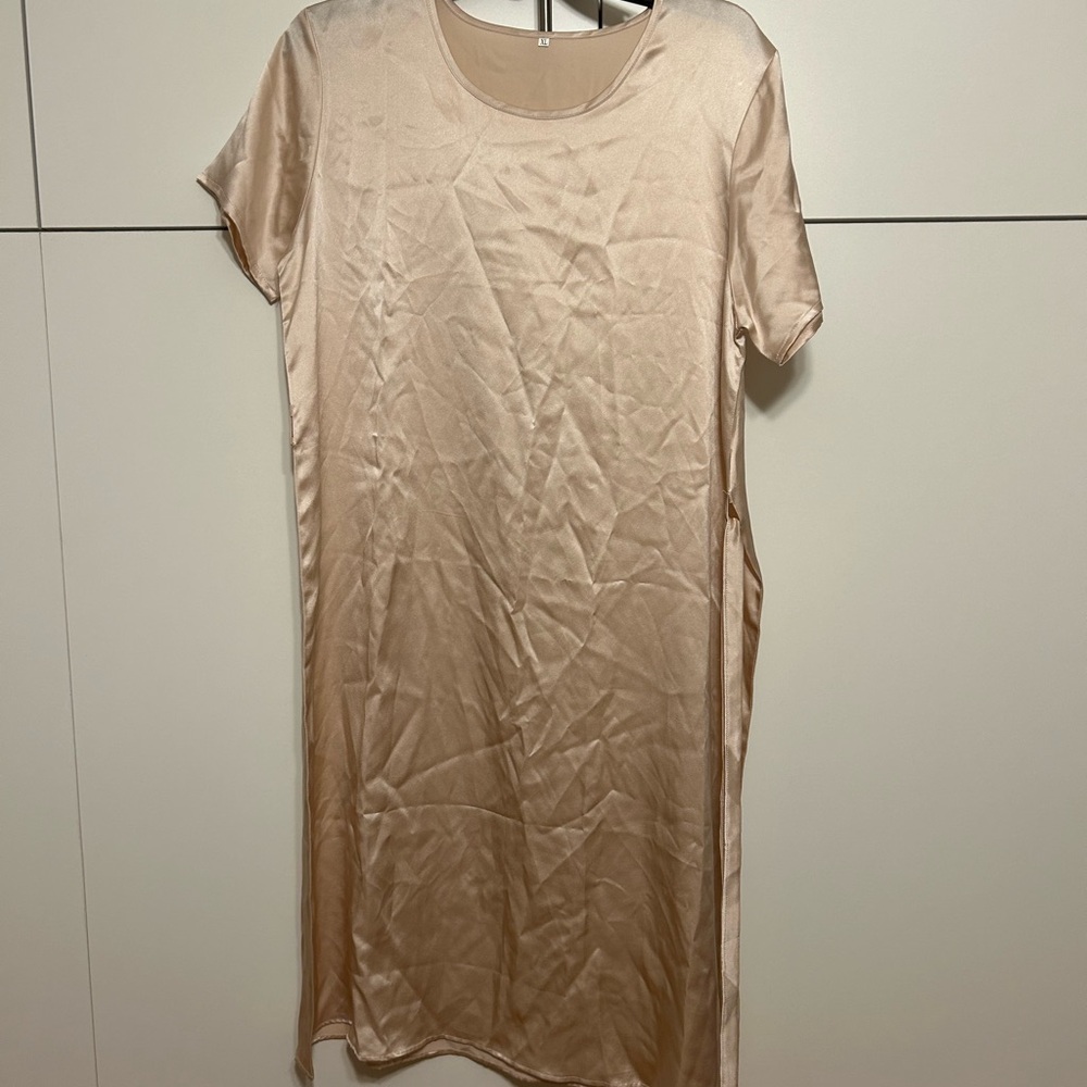 Silk dress - Picture 3 of 3